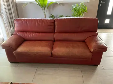 canapé en cuir bordeaux un 3 places et un 2 places