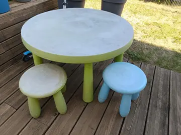 table enfant et 3 chaises
