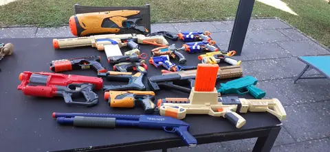 Lot Nerfs et autres pistolets enfants