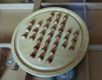 Jeu solitaire en bois