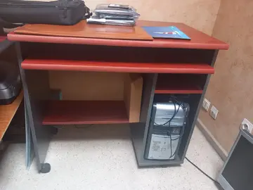 bureau ordinateur sur roulettes
