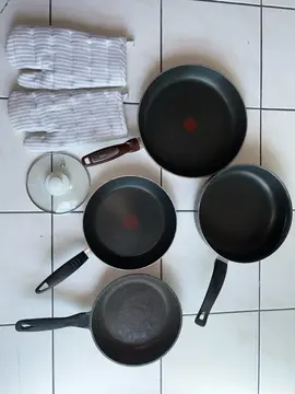 Lot de poêles