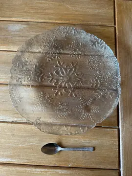plat avec motif flocons.