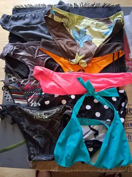 lot bas maillots de bain et 1 haut