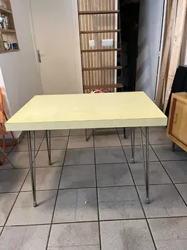 Table vintage en formica et pieds eiffel