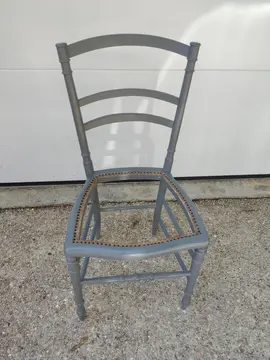 Chaise cannée à refaire