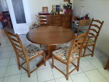 table et 4 chaises en cerisier massif