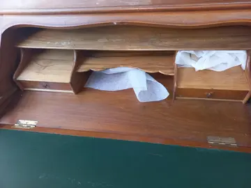 Meuble secrétaire ouvragé