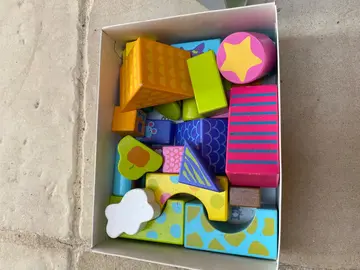 jeu de construction en bois coloré