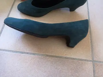 mocassin velours couleur vert sapin taille 38 ou 5 1/2