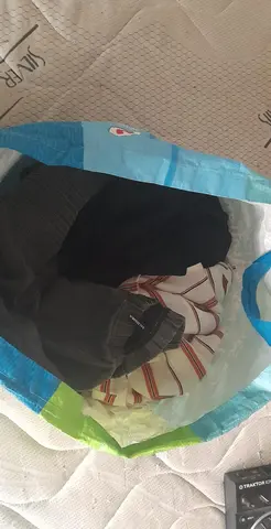 sacs vêtements femme Taille M principalement (blancs un peu tâchés)