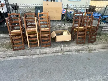 chaise et biblo