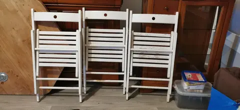 3 chaises en bois