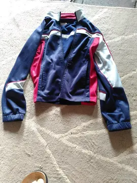 veste de survêtement taille 8 ans