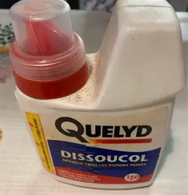 bidon de dissout colle ouvert