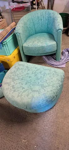 fauteuil et repose pied