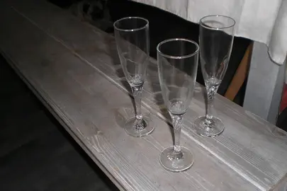 flûtes à champagne (en verre) pied en relief