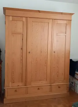 armoire ancienne style anglais
