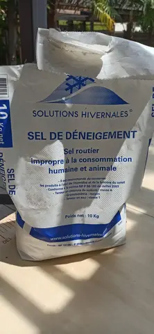 13 kg de sel de déneigement dont 2 sac neuf