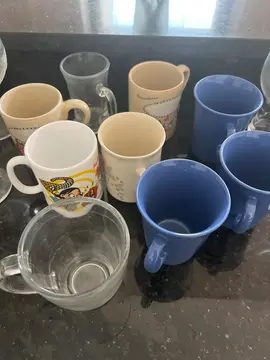 DIFFÉRENTS MUGS TASSES