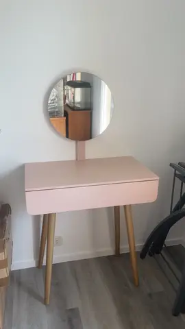 coiffeuse rose en bonne état
