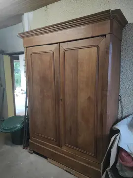 armoire H 210 x 160 x 55 environ bois massif