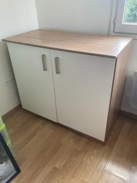 Donne commode de chambre