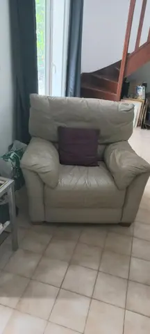 canapé cuir convertible et ses 2 fauteuils