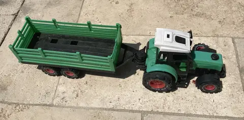 Tracteur et sa remorque jouet