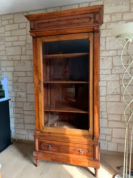 Armoire ancienne vitrée Hauteur 2,10m Largeur 0,92m Profondeur 0,53 À récupérer sur place