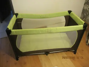 Lit parapluie + matelas + couverture , chaise haute , transat ETC VOUS PRENEZ TOUT