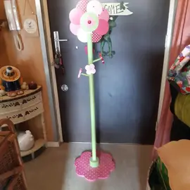 Porte manteau en bois pour enfants