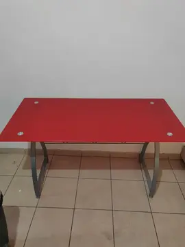 Bureau en verre rouge