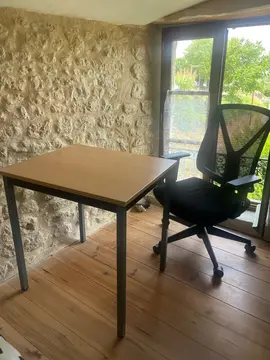 bureau et fauteuil