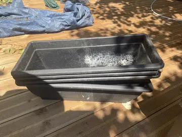 4 jardinières en plastique