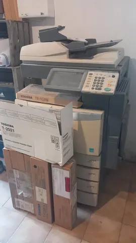 Imprimante photocopieuse + 1 jeu de toner