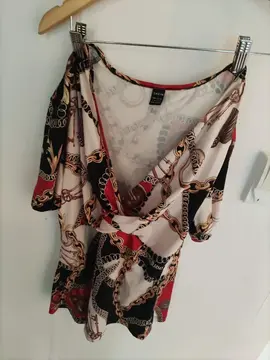 t shirt femme. Taille L. (Shein)