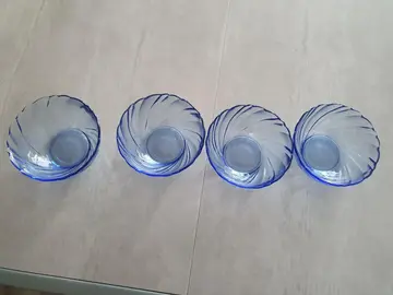 4 coupelles bleues