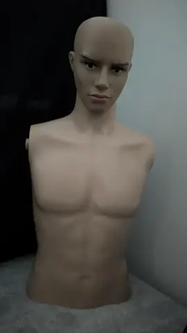 Haut de mannequin homme