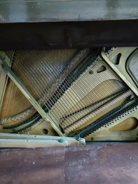 piano droit, cadre métallique