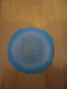 Petite boîte tuppeware en plastique
