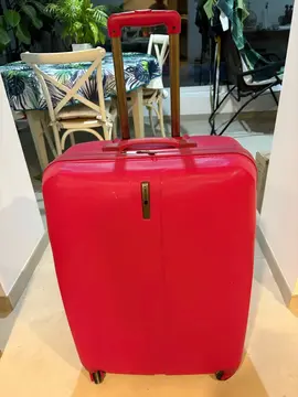 Grande valise fuchsia TRÈS URGENT