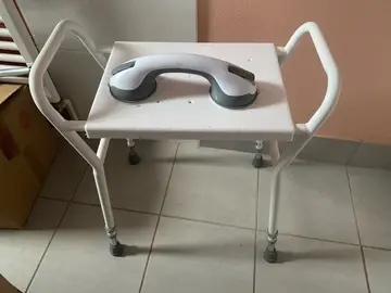 donne tabouret medical