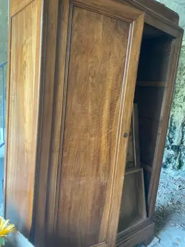 donne grosse armoire en bois