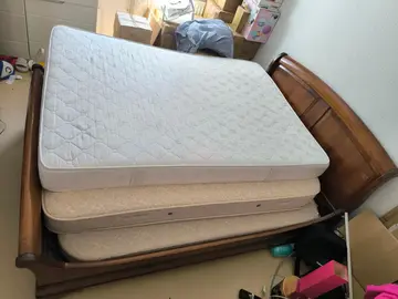lit 140 avec sommier tapissier et deux matelas
