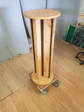 tour à cd sur roulettes