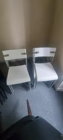 chaise blanche