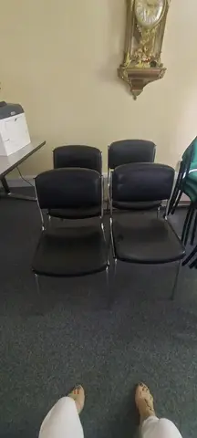 4 chaises noire
