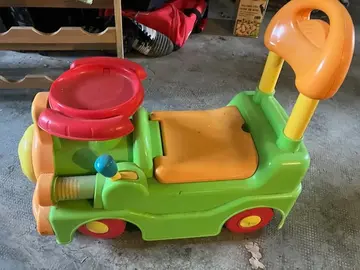 Trotteur enfant locomotive
