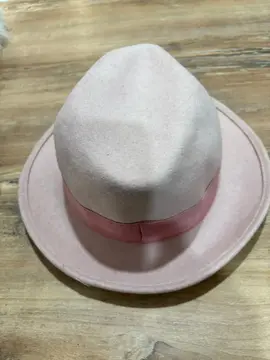 Chapeau rose en laine